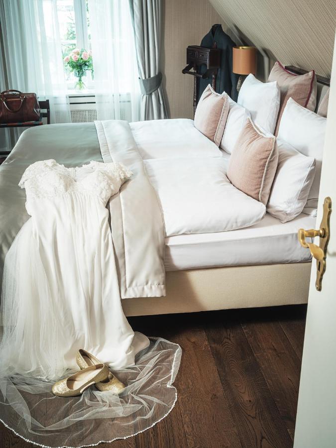 Althoff Hotel Fuerstenhof Целле Екстер'єр фото A bed with a sheet