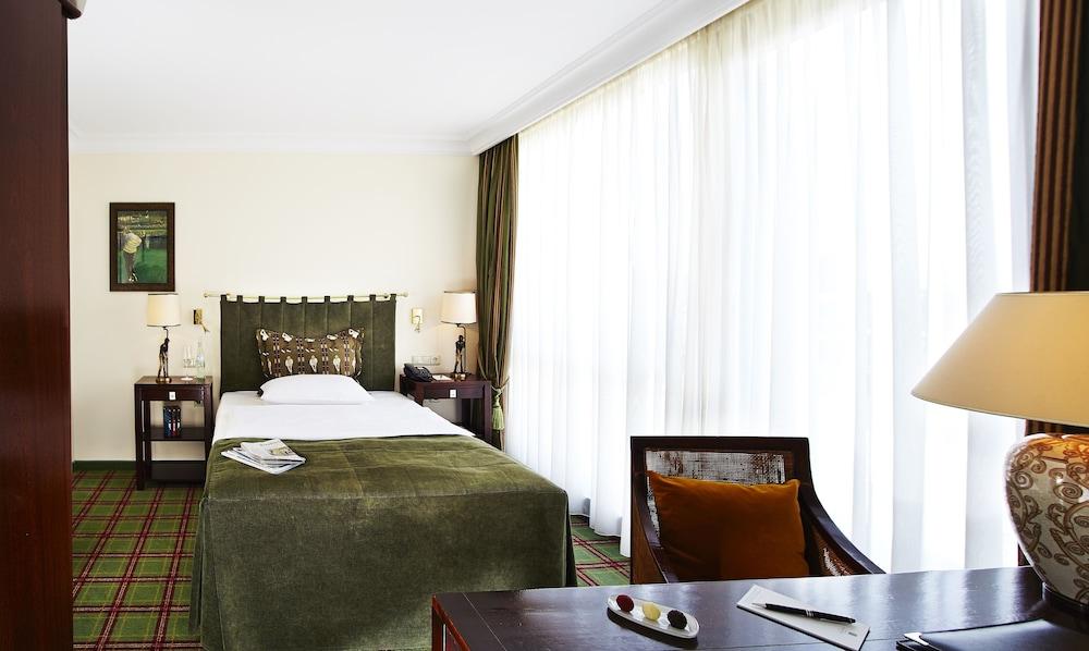 Althoff Hotel Fuerstenhof Целле Екстер'єр фото A room at the hotel
