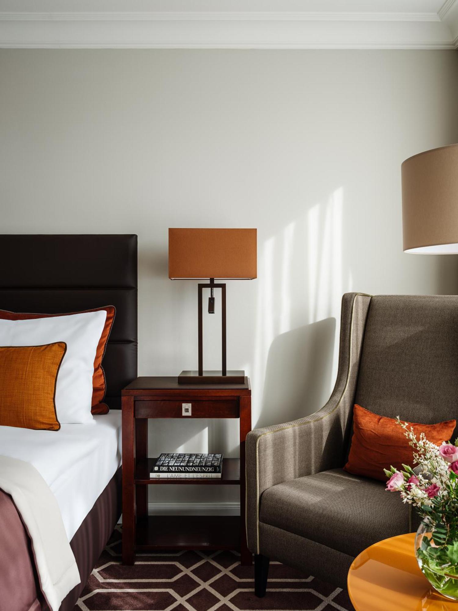 Althoff Hotel Fuerstenhof Целле Екстер'єр фото A lampshade