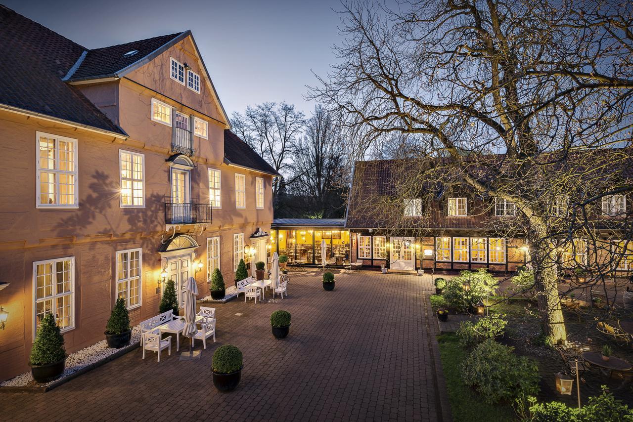 Althoff Hotel Fuerstenhof Целле Екстер'єр фото The hotel's courtyard