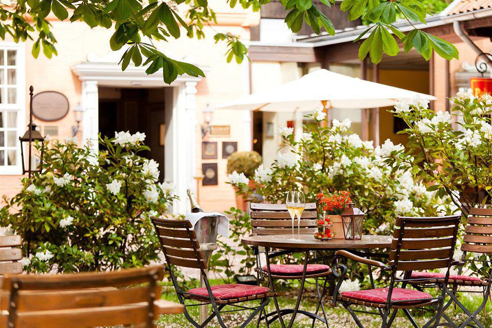 Althoff Hotel Fuerstenhof Целле Екстер'єр фото The garden of the hotel